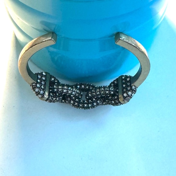 J Crew Never Worn Crystal and Gold 5-Ring Cuff Bracelet! 💎 - Picture 6 of 8